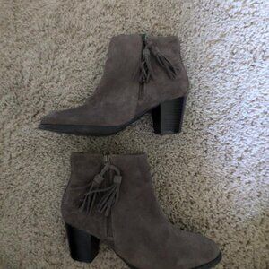 Vionic mid boot size 8